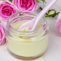 Materie prime per pulizie di casa e autoproduzione cosmetici